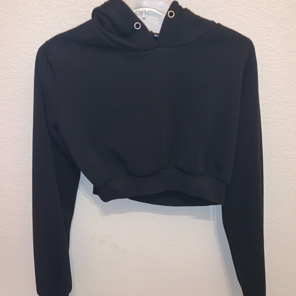Black crop sweatshirt